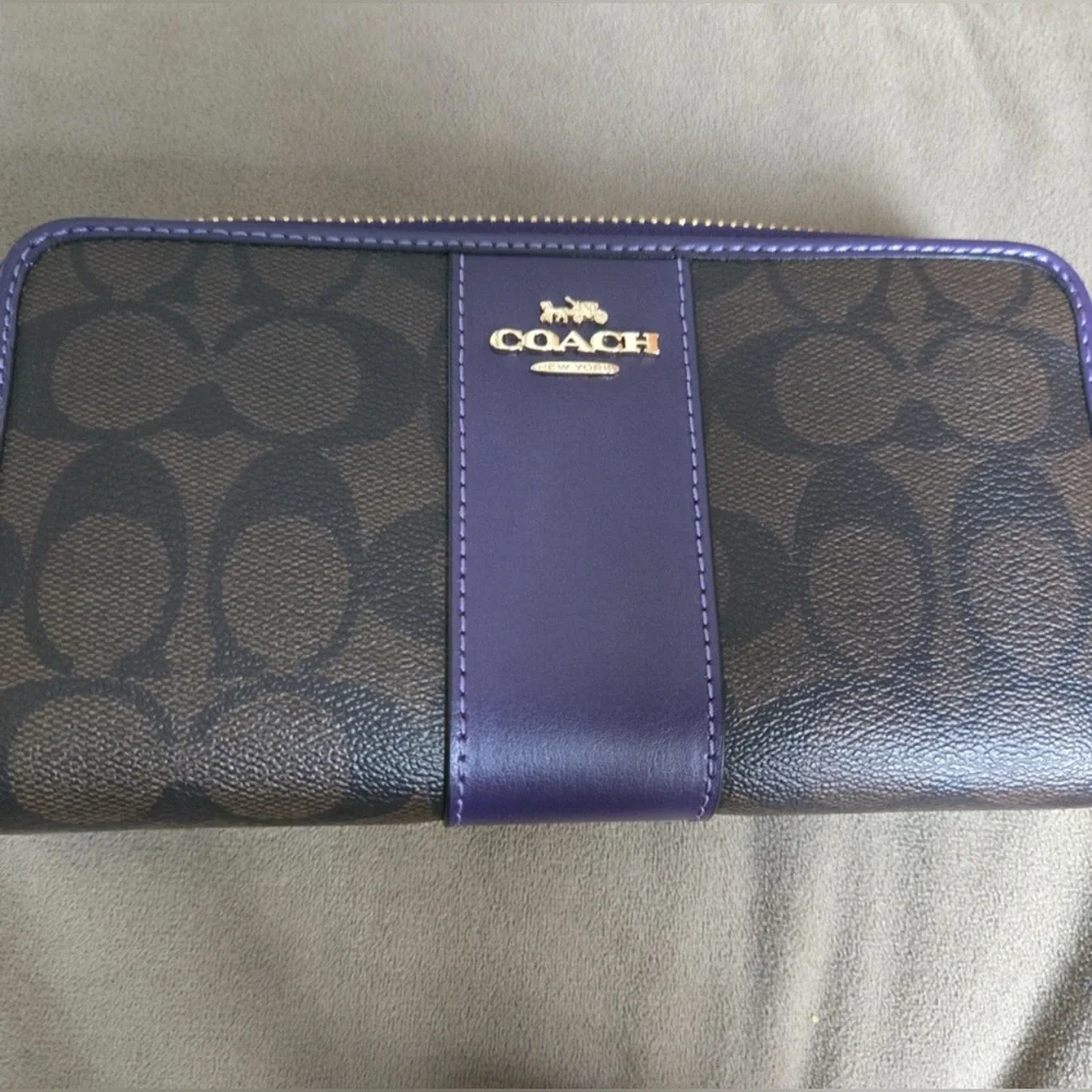 Coach Purple and Dark Brown
Signature PVC Leather Accordian
Zip Wallet - Picture 3 of 5